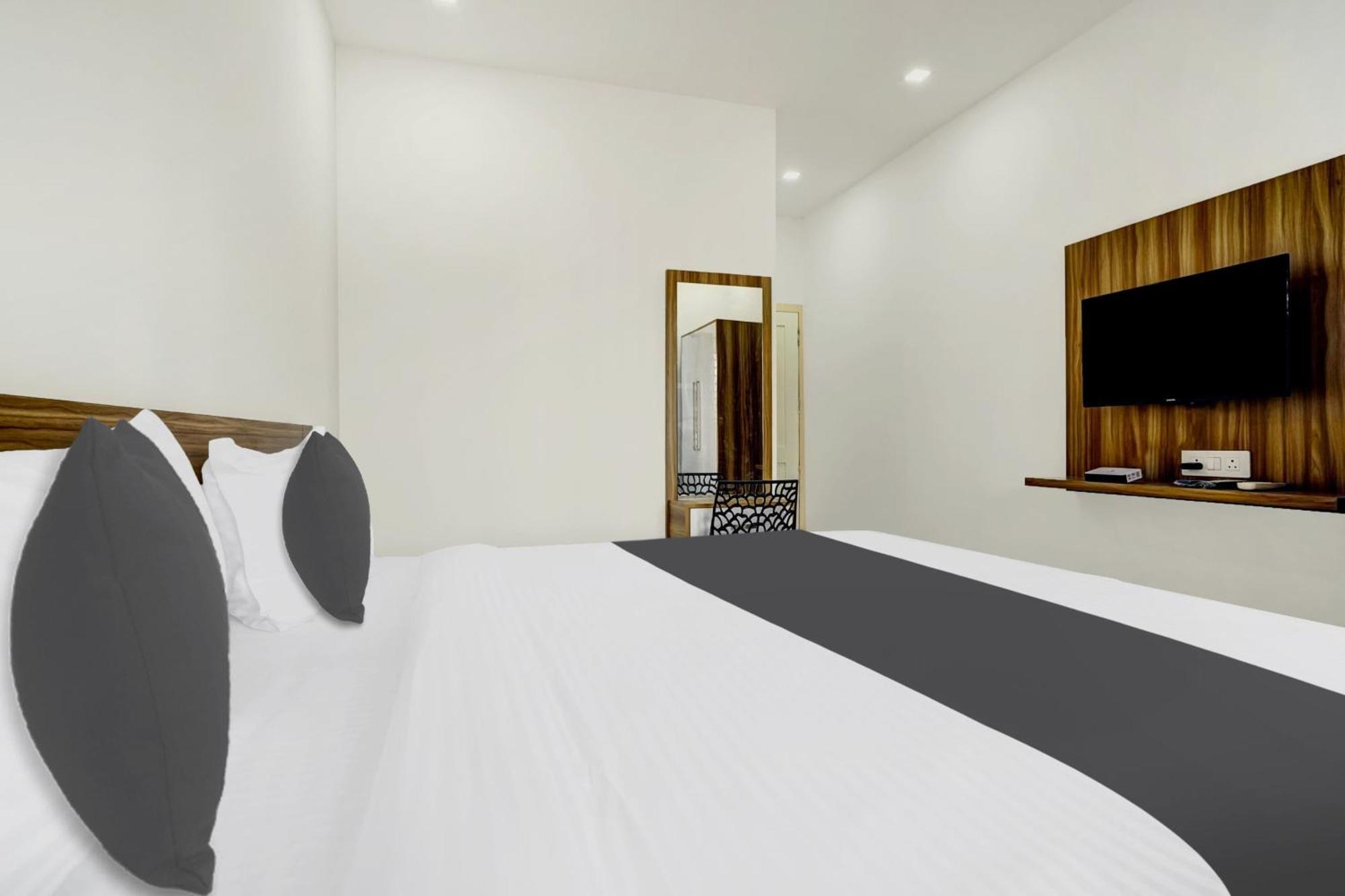 Pāppinisseri Hotel O Grand Parassini מראה חיצוני תמונה